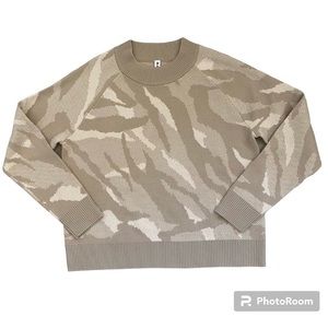 Athleta Tan/Beige/Cream Jacquard Print Crew Neck Long Sleeve Sweater Siz…